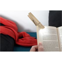 Kikkerland Luce di lettura molletta di legno