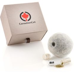 CanadianCat Cat toy felt ball with scented bag